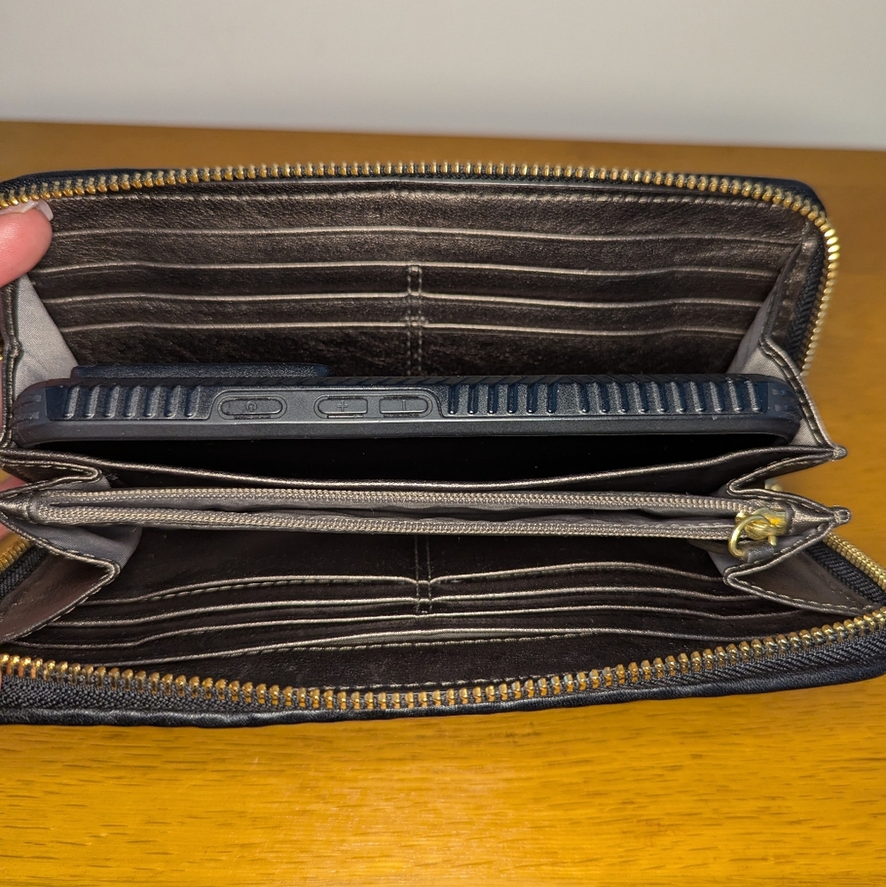 ‼️SOLD‼️⭐Coach⭐ Madison Black Gathered Leather Accordion Zip Wallet - Picture 9 of 11